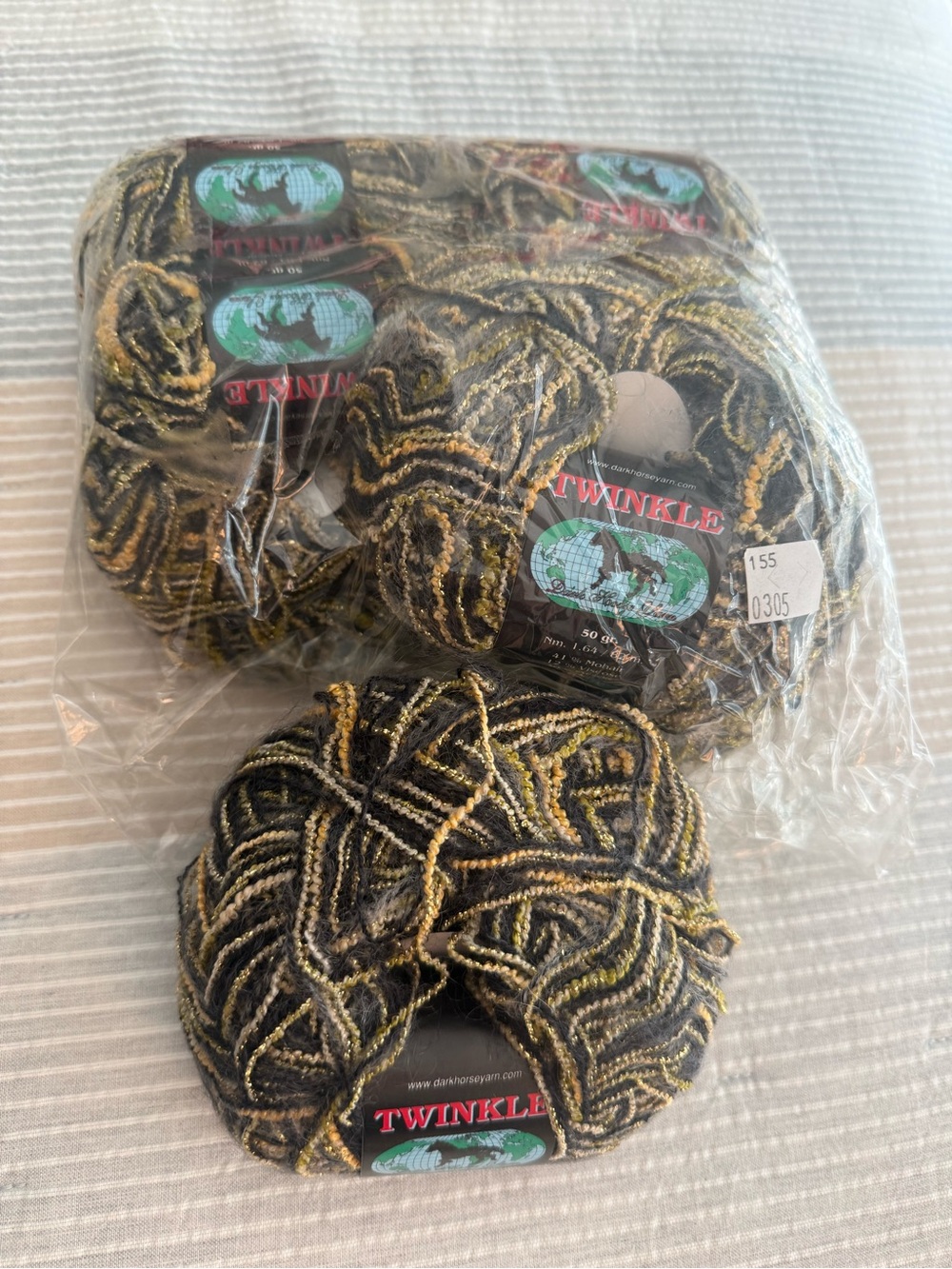 Yarn dark horse yarn, Twinkle Black and Gold Sparkle
